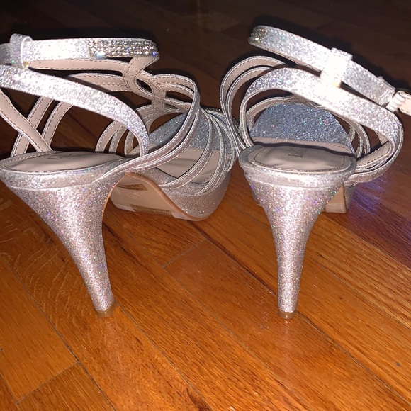 Lovemark Heels - Picture 4 of 4
